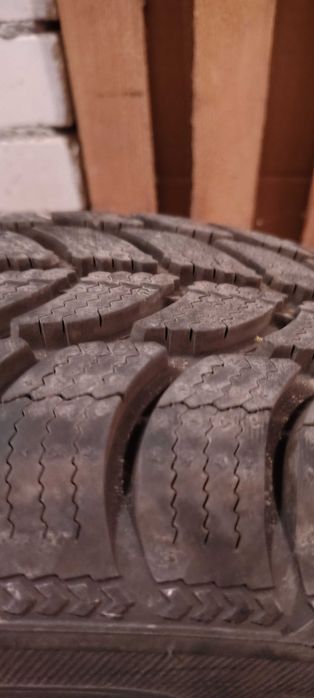 Opony zimowe Dębica Frigo 2 195/65 R15 + pokrowce Oponeo (komplet 4 szt.)
