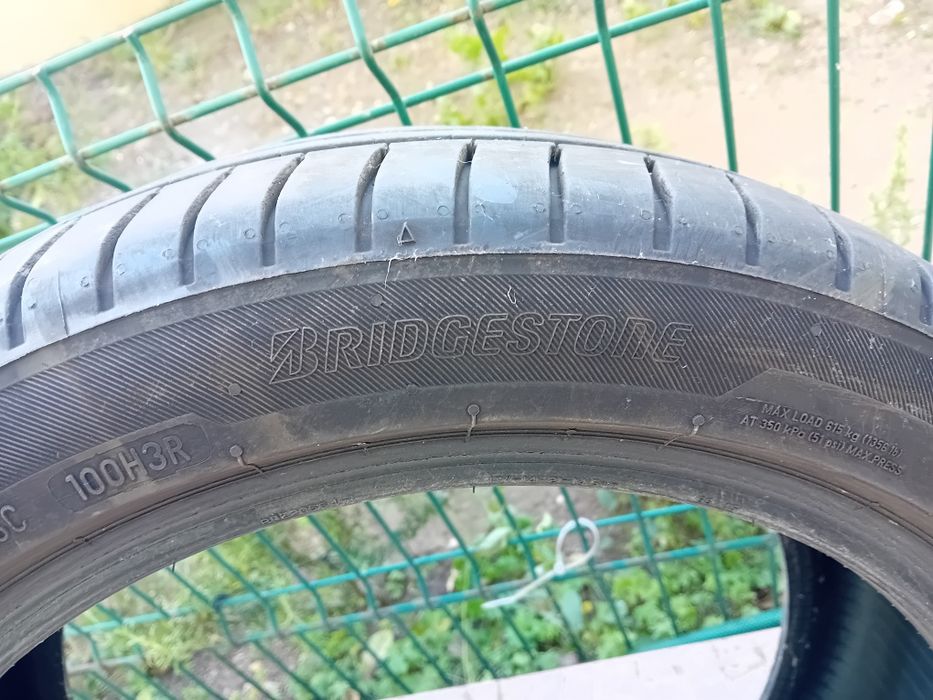 Vendo pneu Bridgestone 225/45 17