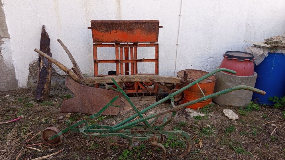 Arado, Grade e Sachador agrícolas

Descrição:
Vendo c