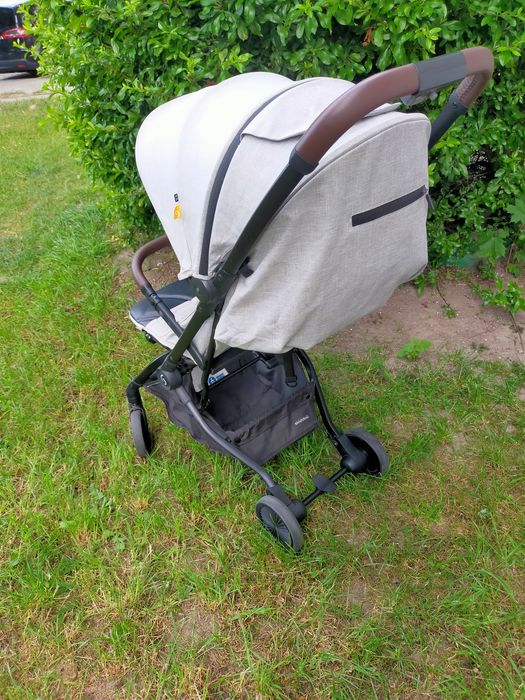 Lekki Wózek spacerowy Skiddou Espoo do samolotu składany jedną ręką