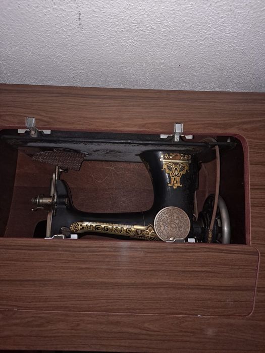 Maquina de costura antiga da Singer