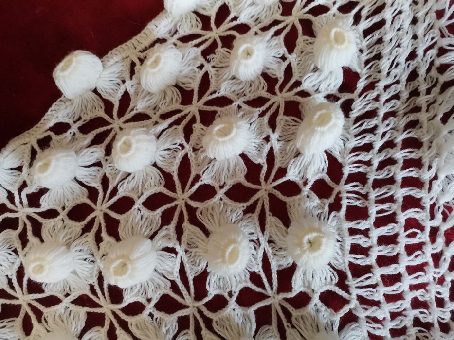 Xaile branco feito à mão