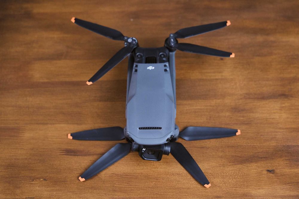 DJI Mavic 3 Classic + Comando RC + Bateria Extra + Filtros VND