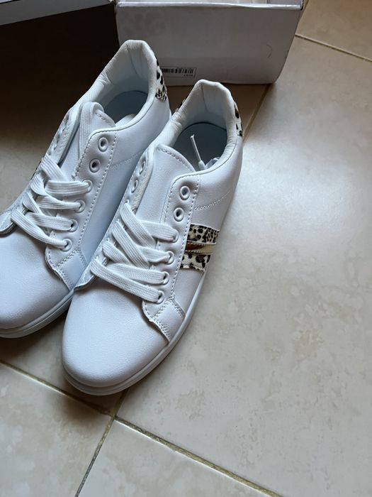 NOVOS / Tenis novos n 39