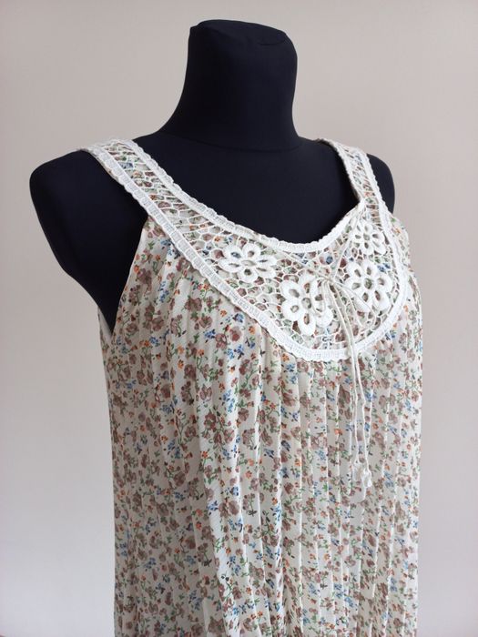 Plisowana jedwabna tunika w kwiatki