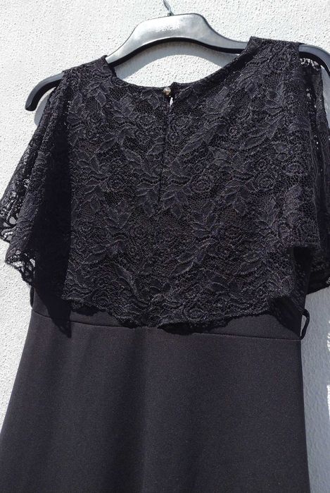 Милое чёрное платье с гипюром Tu размер S