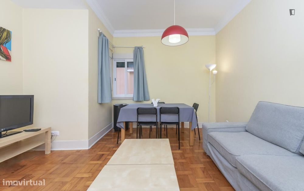 Quarto - localizado em Sete Rios Lisbon