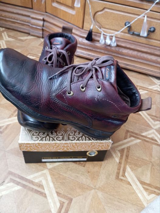 100 % Натуральная кожа  Ботинки  Кроссовки. CLARKS. p. 42
100 % Натура