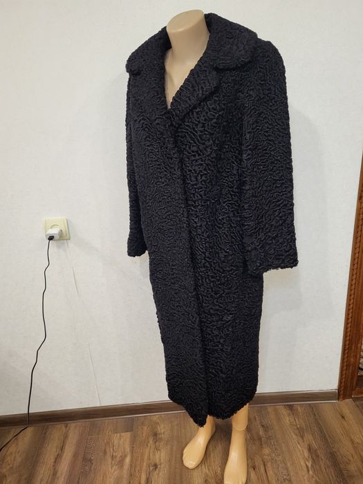 Преміальне каракулеве пальто з натурального хутра — класика елегантнос