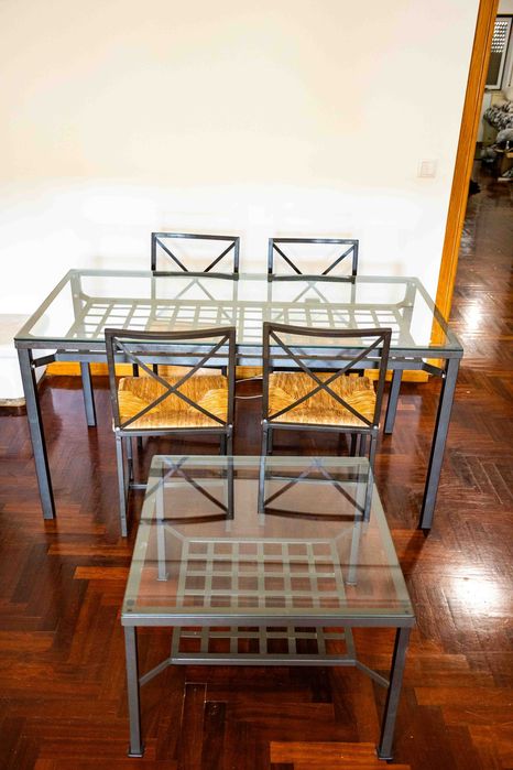 Conjunto Mesas GRANAS Ikea com 04 cadeiras - Vidro e Ferro