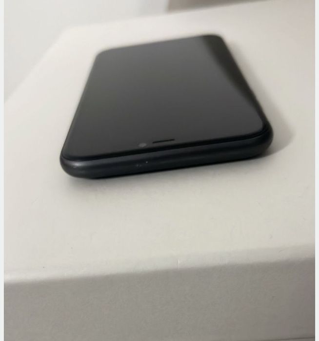 iPhone preto 11 como novo com películas de proteção e capa