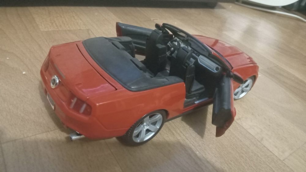 Колекційна модель 1.18 Ford Mustang
