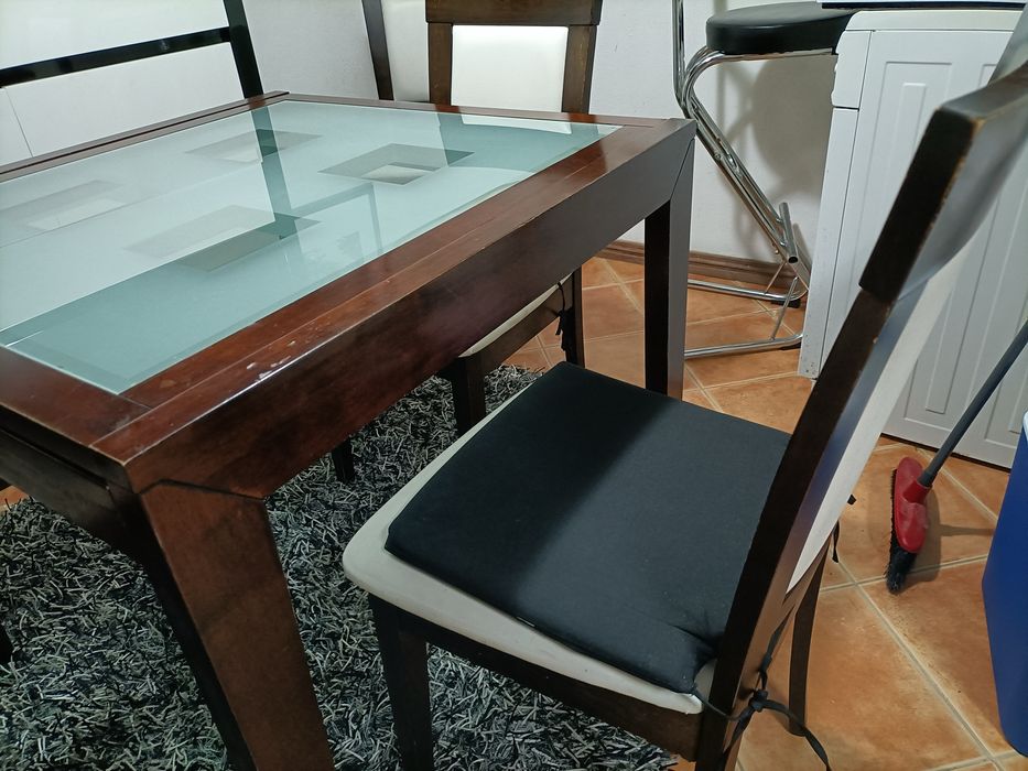 Mesa extensil + 4 cadeiras