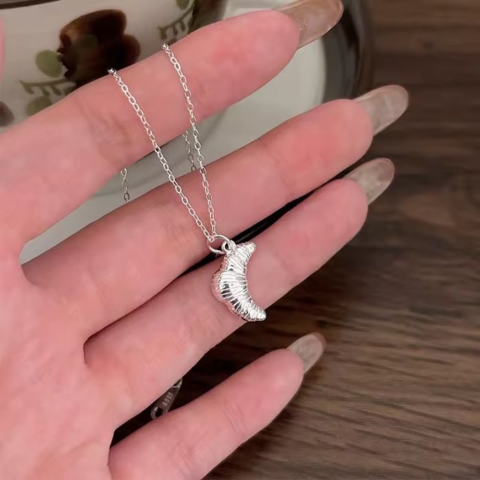 Срібна підвіска кольє Chuttyevo Круасан