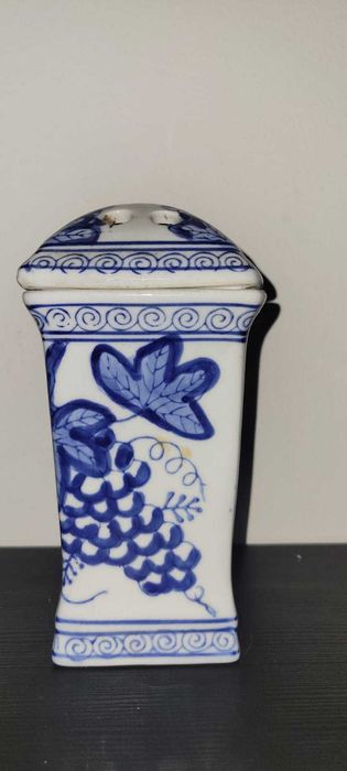 Jarrinha / Suporte de Flores (Flower Frog) em Porcelana Azul e Branca