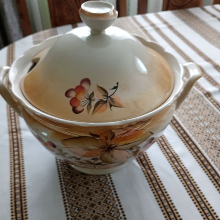 Вінтажний столовий сервіз виробництва 80-х років минулого століття