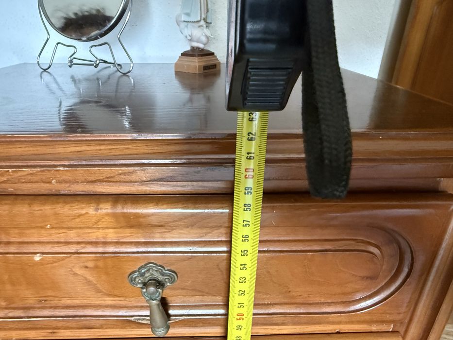 Mesa de Cabeceira em Madeira Maciça com 4 Gavetas – Excelente Estado