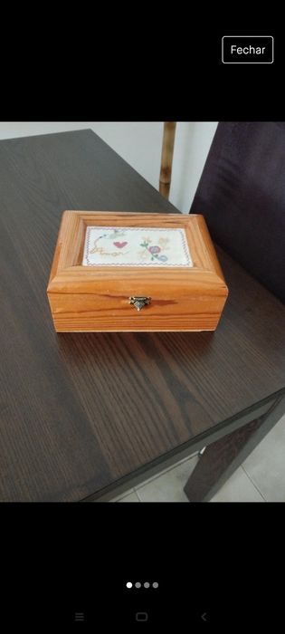 Guarda jóias com bordado à mão