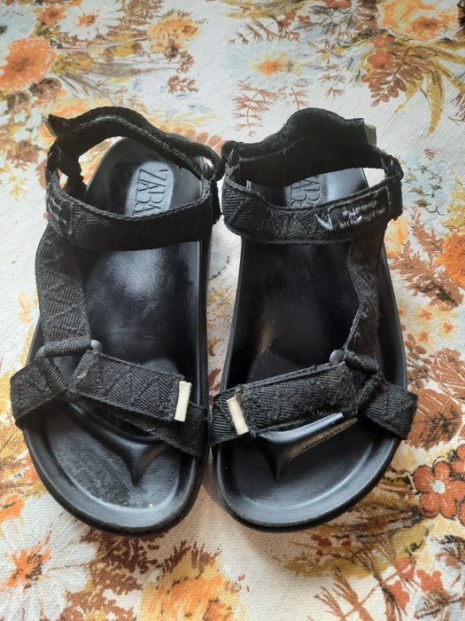 Sandałki dla dziewczynki