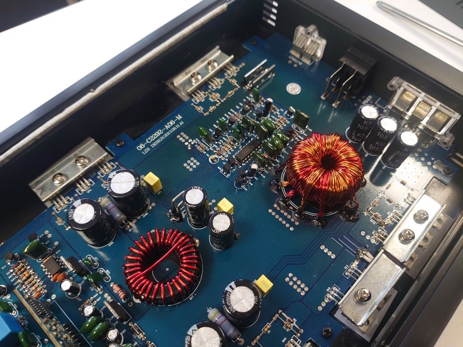 Автомобильный усилитель моноблок Д-класса. 1х1200вт на 1ом. DTI из США