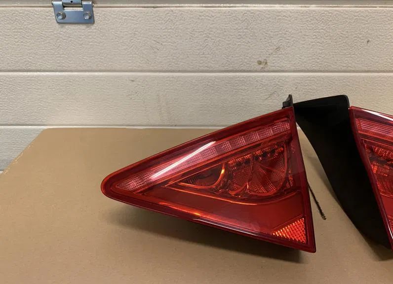 Lampa tył tylnia prawa w klape Audi A7 4G8.945.094A USA 10-14