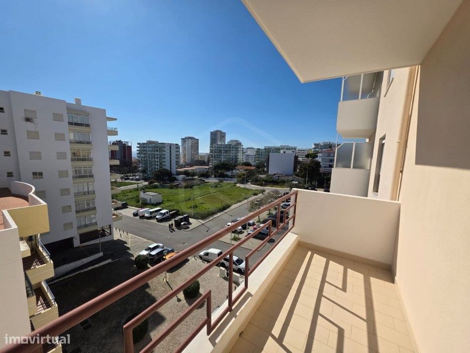 Apartamento T1 virado a sul para venda em Quarteira, Algarve — Quarteira, Faro