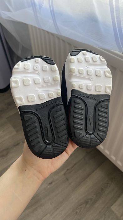 Кросівки  Nike Air Max 2090  Стан нових! Оригінал!В подарок штани Nike