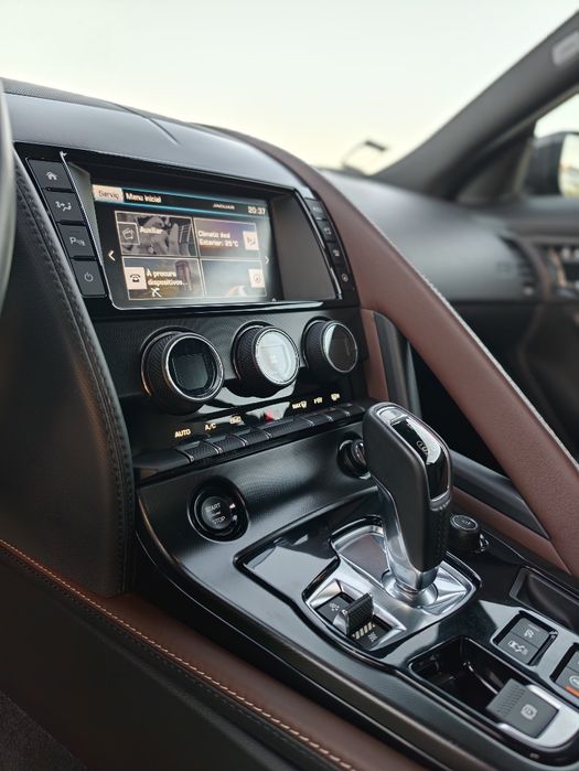 Jaguar F-Type V6S AWD