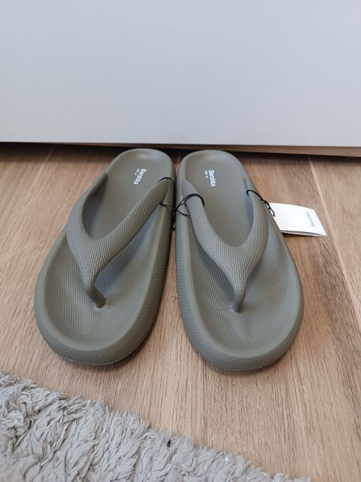 Japonki na platformie Bershka