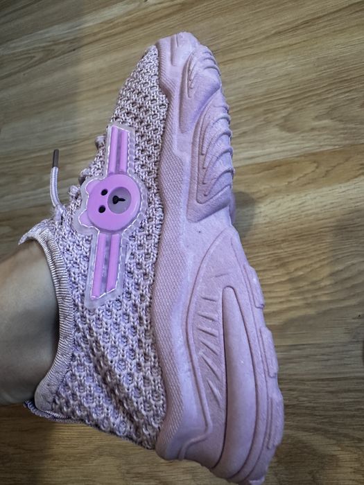 Кросівки на дівчинку