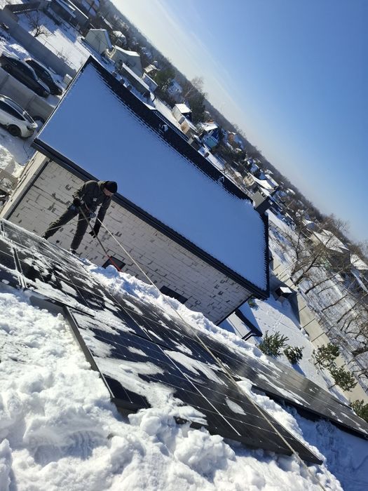 Чистка  - уборка снега с  територии так же криш  СОЛНЕЧНЫХ ПАНЕЛЕЙ