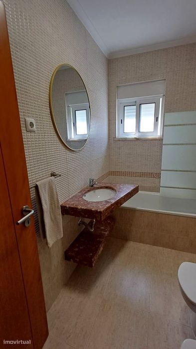 T2 em condomínio fechado com piscina e garagem | Carregado