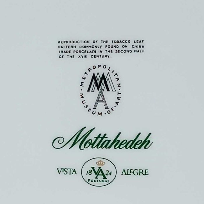 Travessa Cantão em porcelana Vista Alegre; Taça folha de tabaco