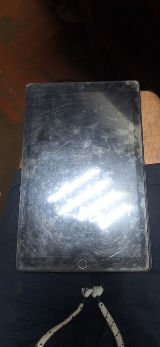 Планшет Asus X Pad 10 LTE не вмикається