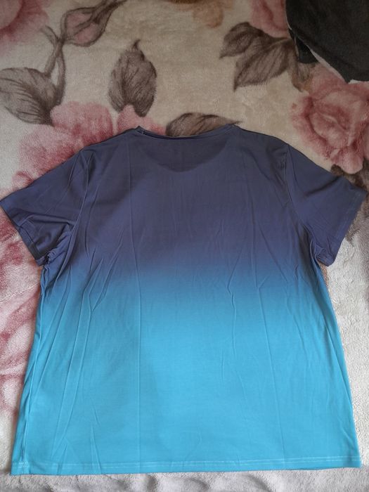 Женская летняя футболка.