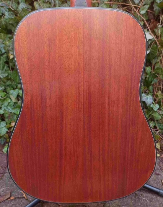 Nowa gitara akustyczna Barcelona B1007W