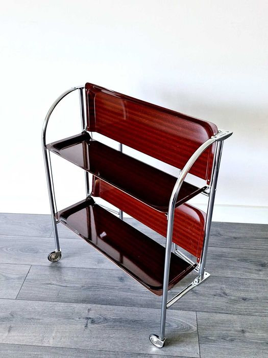 Carrinho de apoio dobrável vintage. Vintage folding trolley