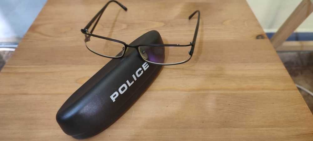 Armação de Óculos de Grau com Estojo Rígido Police