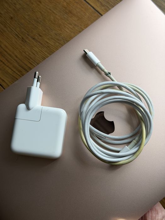 MacBook Air 13″ Rose Gold M1 2020 / 8 GB RAM / 256 GB SSD
