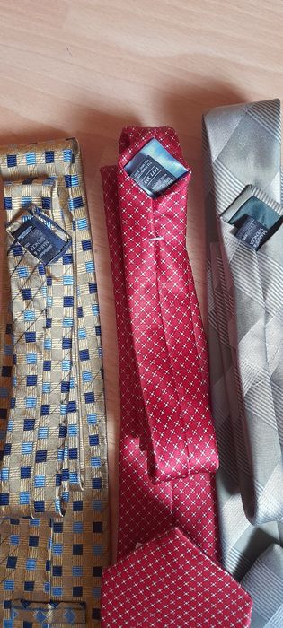 Krawat.  4 szt. + 1 szt.gratis