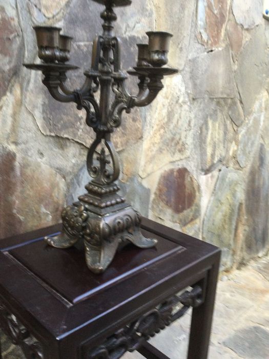 Candelabro Gótico Bronze séc XIX 39 cm Altura 2,700 kg de peso