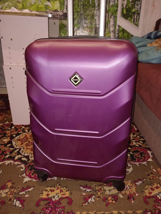 Продам валізу 1000