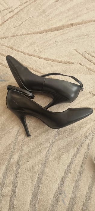 Szpilki czarne imitacja skóry