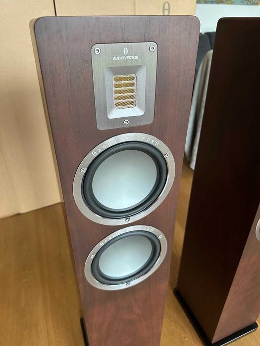 Kolumny Audiovector QR3 orzech