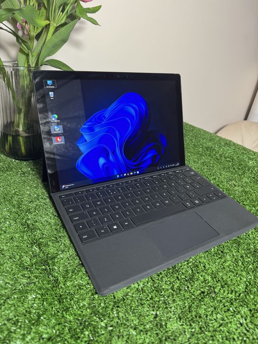 Microsoft Surface Pro 7 Plus I51135G7 | Iris Xe Graphics 4Gb | 8Gb Ram | 250 M2 ssd |
