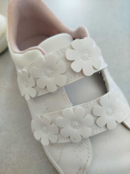 Tenis  branco 32 menina ótimo estado-oferta chinelos