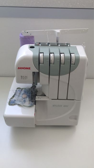 Оверлок Janome 4952