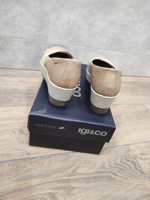 Buty damskie skórzane na koturnie beżowe 38/39 25,5 czółenka baleriny