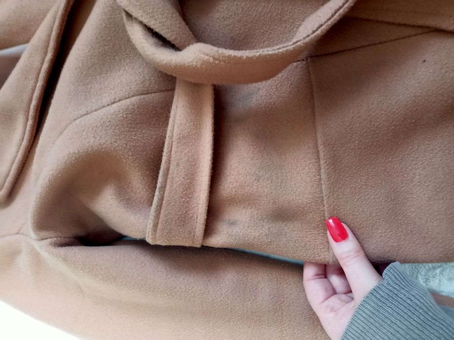 Beżowy płaszcz damski