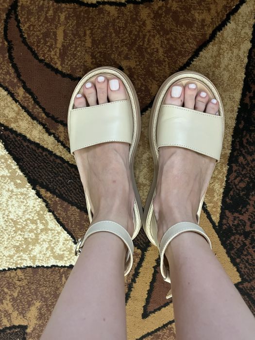 Босоніжки жіночі